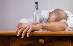 Алкогольный делирий или белая горячка: что это, сколько длится и каковы последствия