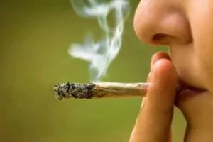 Зависимость от марихуаны (травки): симптомы, последствия и лечение